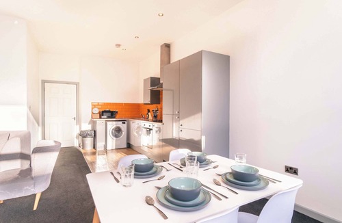 Blackburn Apartment | Cosy & Convenient Central Blackburn 2BED Apartment