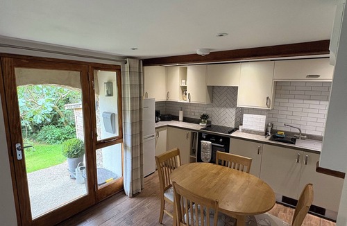 Honiton Cottage | Cosy converted barn with log burner