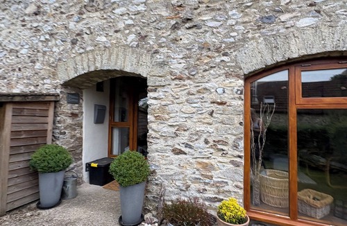 Honiton Cottage | Cosy converted barn with log burner