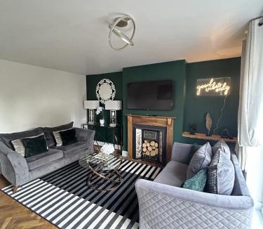 Corby House | Cosy Corby Getaway