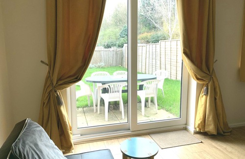 Kettering Apartment | Cosy Corner House