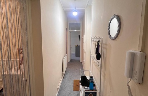 Vincent Square Apartment | Cosy Corner, Reynold house