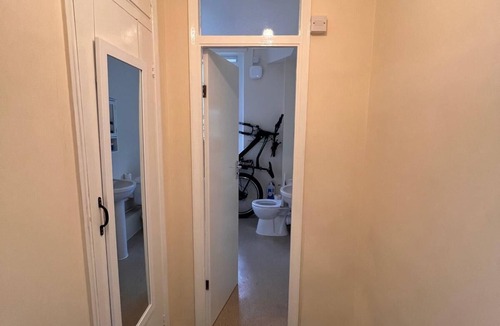 Vincent Square Apartment | Cosy Corner, Reynold house