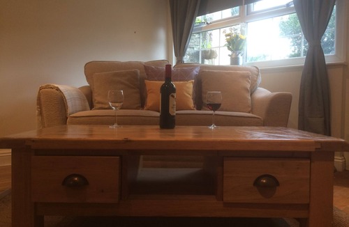 Probus Apartment | Cosy Cornish Bolt Hole, Pet Friendly