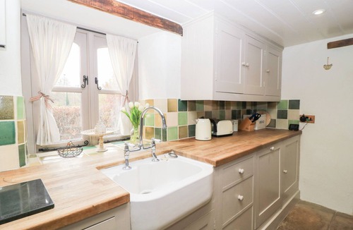 Salisbury Cottage | Cosy Cot