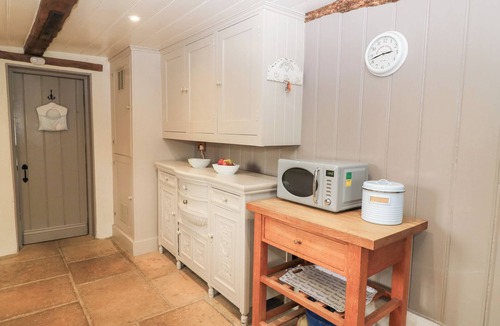 Salisbury Cottage | Cosy Cot