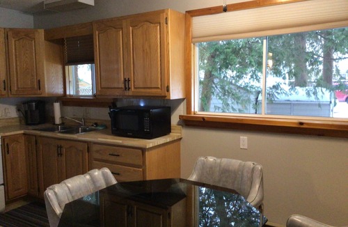 Wasaga Beach Ski Chalet | Cosy Cottage Close to Beach and Blue Mountain
