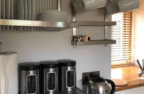 Haworth Cottage | Cosy cottage for two with secure parking and EV charging