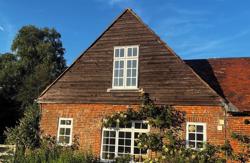 Lower Froyle Cottage | Cosy Cottage