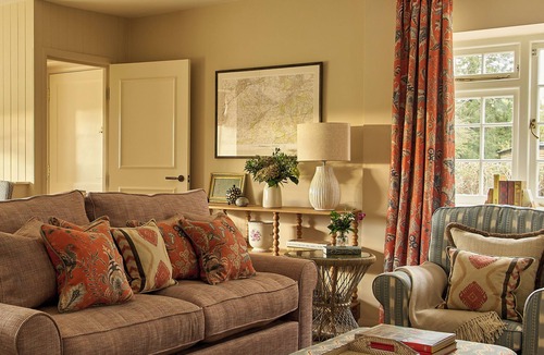 Lower Froyle Cottage | Cosy Cottage