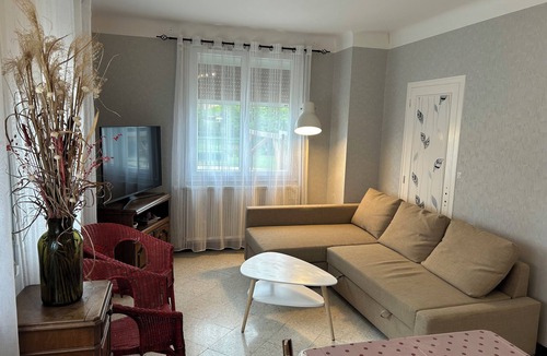 Yevres-le-Petit House | Cosy cottage in the heart of the Champagne Lakes: 2 bedrooms, living room, kitchen +.