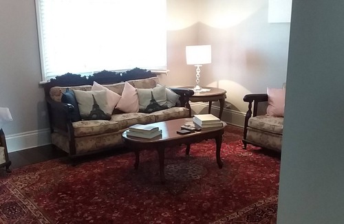 Ballarat Cottage | Cosy cottage on mair