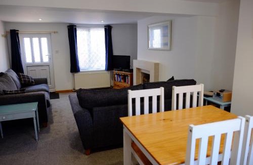 Mistley House | Cosy Cottage to Relax or Explore