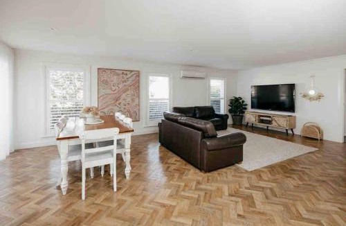 Alstonville House | Cosy Country Cottage