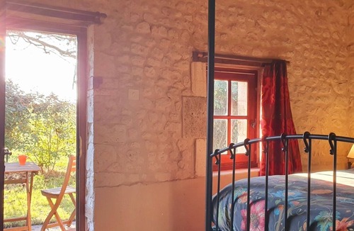 Poullignac Apartment | Cosy couples countryside gîte