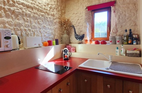 Poullignac Apartment | Cosy couples countryside gîte