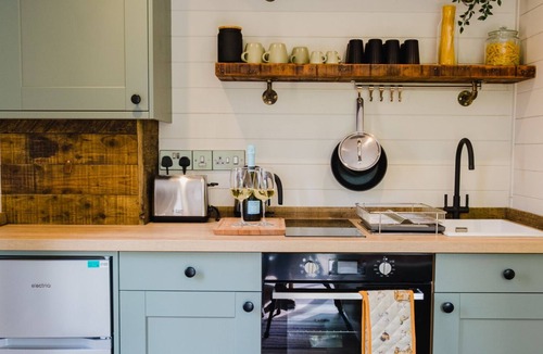 Marsden Cabin | Cosy Deer Hill Cabin,