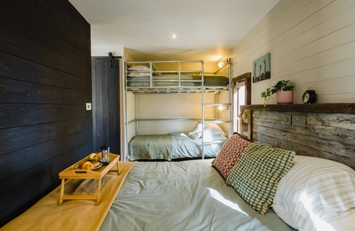 Marsden Cabin | Cosy Deer Hill Cabin,