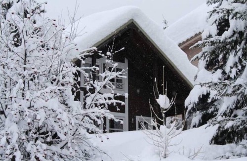 Allos Ski Chalet | Cosy detached Alpine chalet with log fire, balcony and mountain views - sleeps 8
