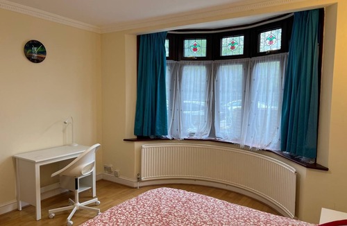 Mayfield House | Cosy Double Room in a Shared House
