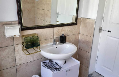 Stone Apartment | Cosy double room in Greenhithe,