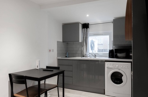Paddington Apartment | Cosy Double Studio Edgware Road Central London D