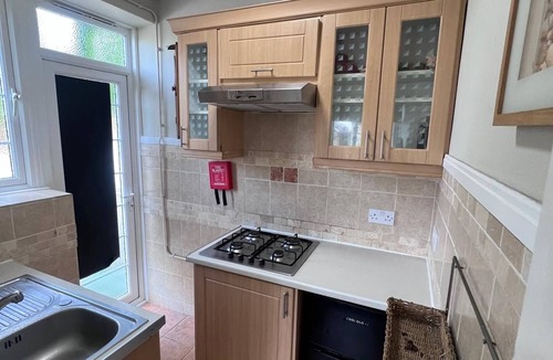 Fairfield Apartment | Cosy Elmhurst Studio Retreat