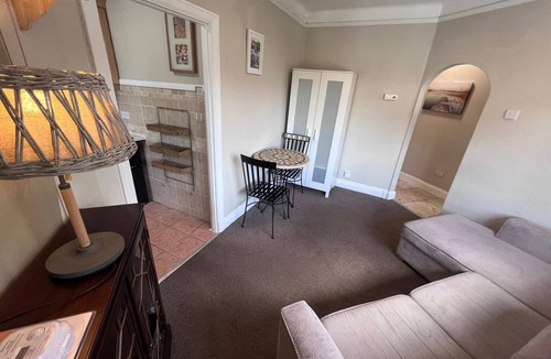 Fairfield Apartment | Cosy Elmhurst Studio Retreat