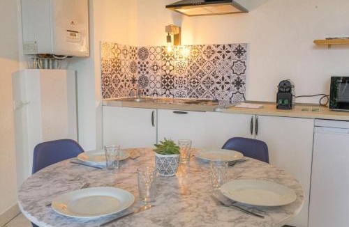 Zola - Pressense Apartment | Cosy et Calme avec parking