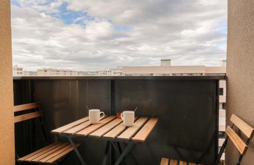 Zola - Pressense Apartment | Cosy et Calme avec parking