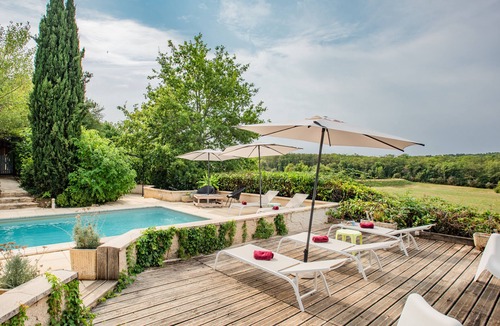 Degagnac House | Cosy family home with a shared pool