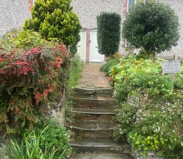 Eastbourne House | Cosy Flint Cottage