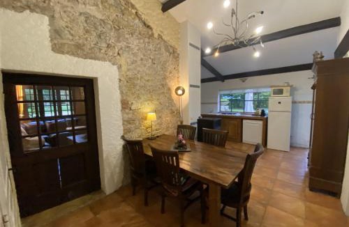 Prayssac House | Cosy former bakery house with communal swimming pool