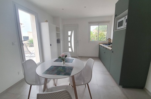 Chateauneuf-les-Martigues Apartment | Cosy new T2 with terrace 10 min from the sea!