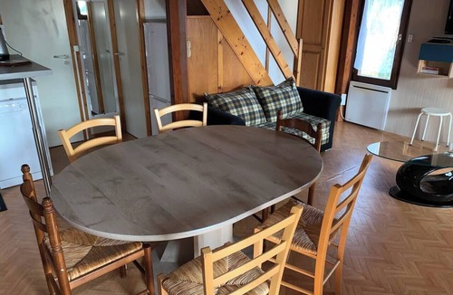 Merville-Franceville-Plage Ski Chalet | Cosy chalet 200m from the sea