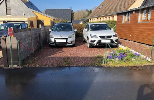 Merville-Franceville-Plage Ski Chalet | Cosy chalet 200m from the sea