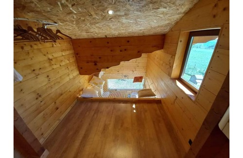Saint-Bernard Ski Chalet | Cosy little chalet with jacuzzi.