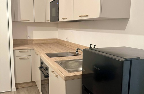 Vitry-sur-Seine Apartment | Cosy, fully-equipped Beige studio near RER & Paris-Orly, with cot available