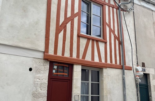 Bourgogne Apartment | Cosy furnished studio in a quiet location near the Cathedral