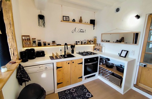 Bezu-le-Guery House | Cosy gîte garden terrace & dining options. Close to Disney