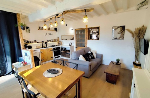 Bezu-le-Guery House | Cosy gîte garden terrace & dining options. Close to Disney