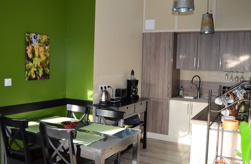 Vouvray Cottage | COSY GITE located in the heart of the Loire castles, close to shops and swimming pool