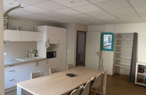 Charmes-sur-Rhone House | Cosy, green accommodation on ground floor