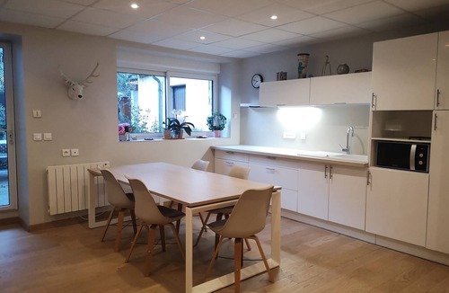 Charmes-sur-Rhone House | Cosy, green accommodation on ground floor