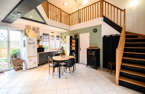 Chevincourt House | Cosy Green Gîte with optional outdoor Jacuzzi