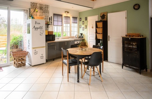 Chevincourt House | Cosy Green Gîte with optional outdoor Jacuzzi