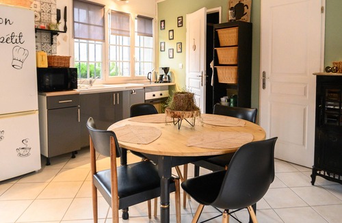 Chevincourt House | Cosy Green Gîte with optional outdoor Jacuzzi