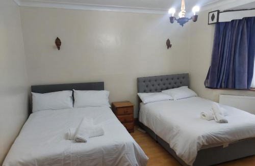 West Harrow House | Cosy Greener Private room