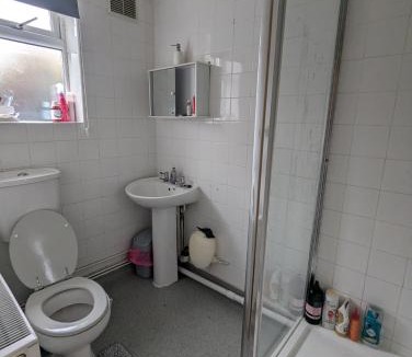 Hounslow Heath Apartment | Cosy Ground Floor Studio Flat