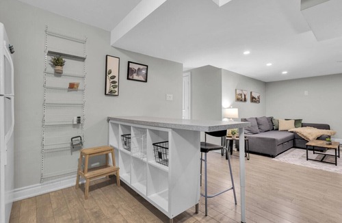 Lisgar Condo | Cosy Guest Suite Near Shops, Transit, Hwy and GO